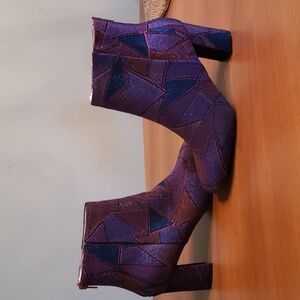 Sparkly printed fabric heeled booties-new.